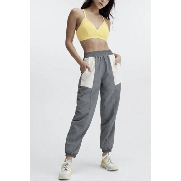 Fabletics Kickback Two-Tone Track Pants Athlesiure Workout Yoga Grey Size Medium - Picture 1 of 9